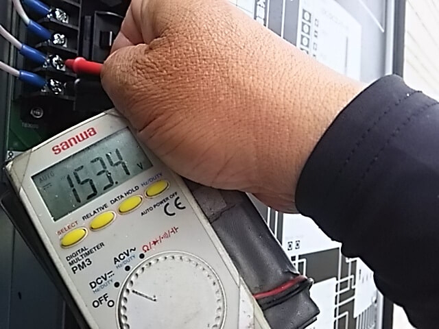 電圧の計測写真